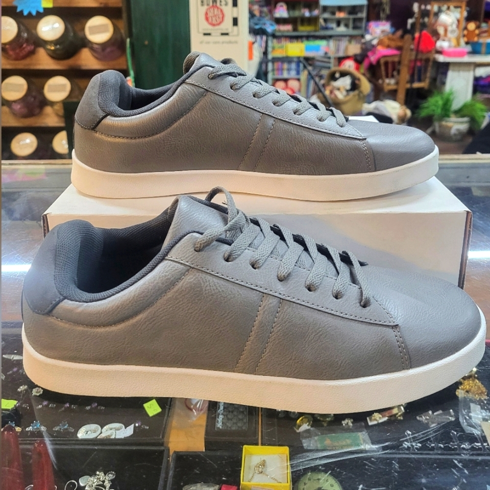 Royal Class Mens Dress Sneakers Size 10